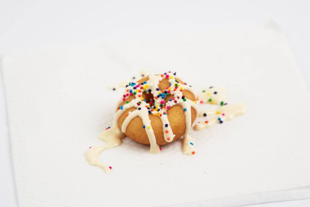 Mini Donut Factory | bakery | 6170 W Grand Ave #471, Gurnee, IL 60031, USA | 8478555970 OR +1 847-855-5970