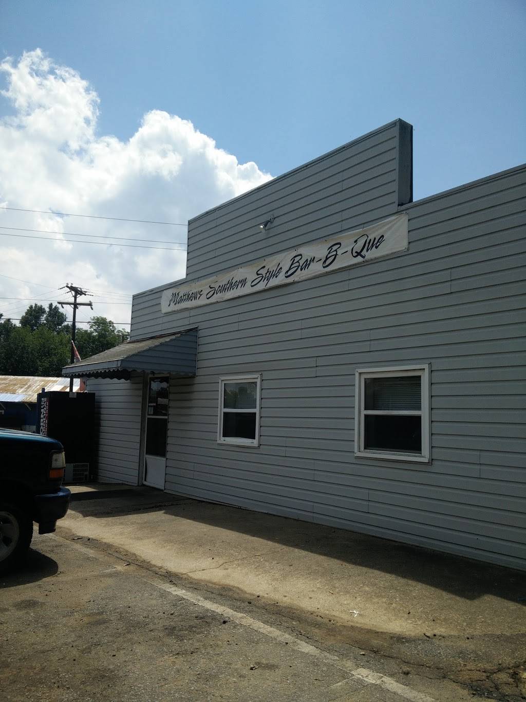 Matthews Oak & Hickory BBQ | restaurant | 212 S Rudolph St, Saluda, SC 29138, United States | 8644452028 OR +1 864-445-2028