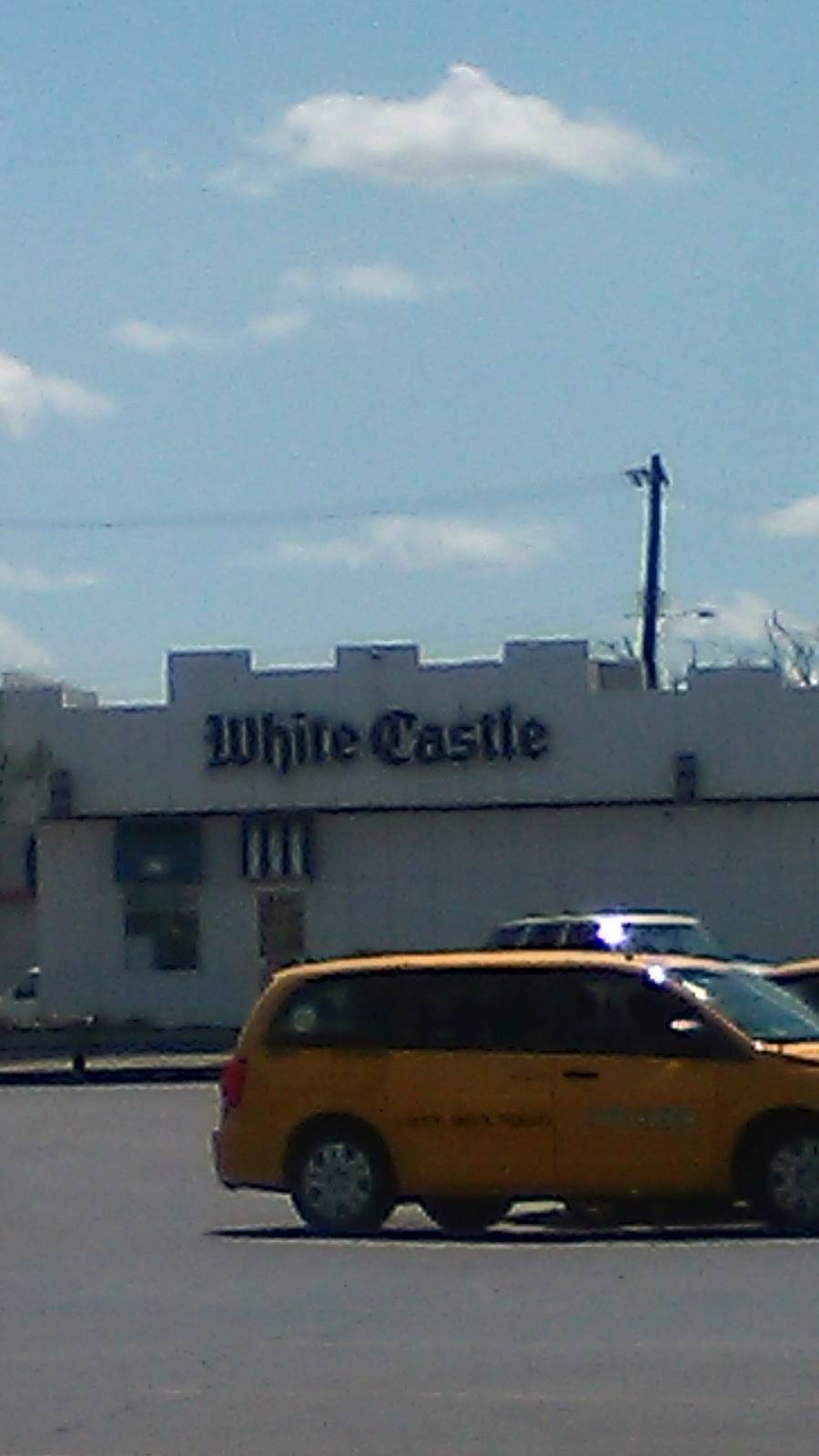 White Castle | restaurant | 8811 Greenfield Rd, Detroit, MI 48228, USA | 3138355618 OR +1 313-835-5618