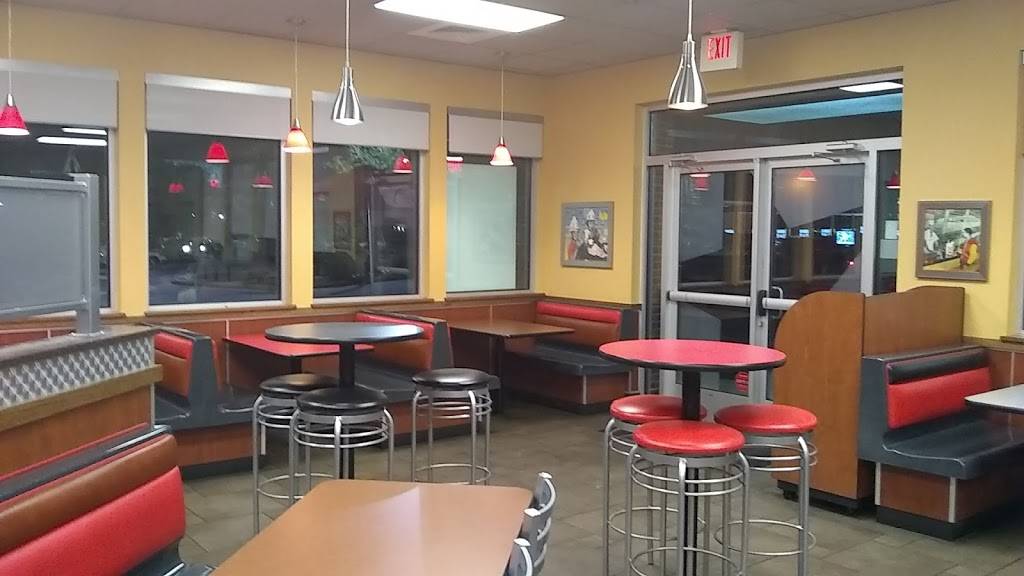 Hardees | restaurant | 318 S Virginia Ave, Tifton, GA 31794, USA | 2293888454 OR +1 229-388-8454
