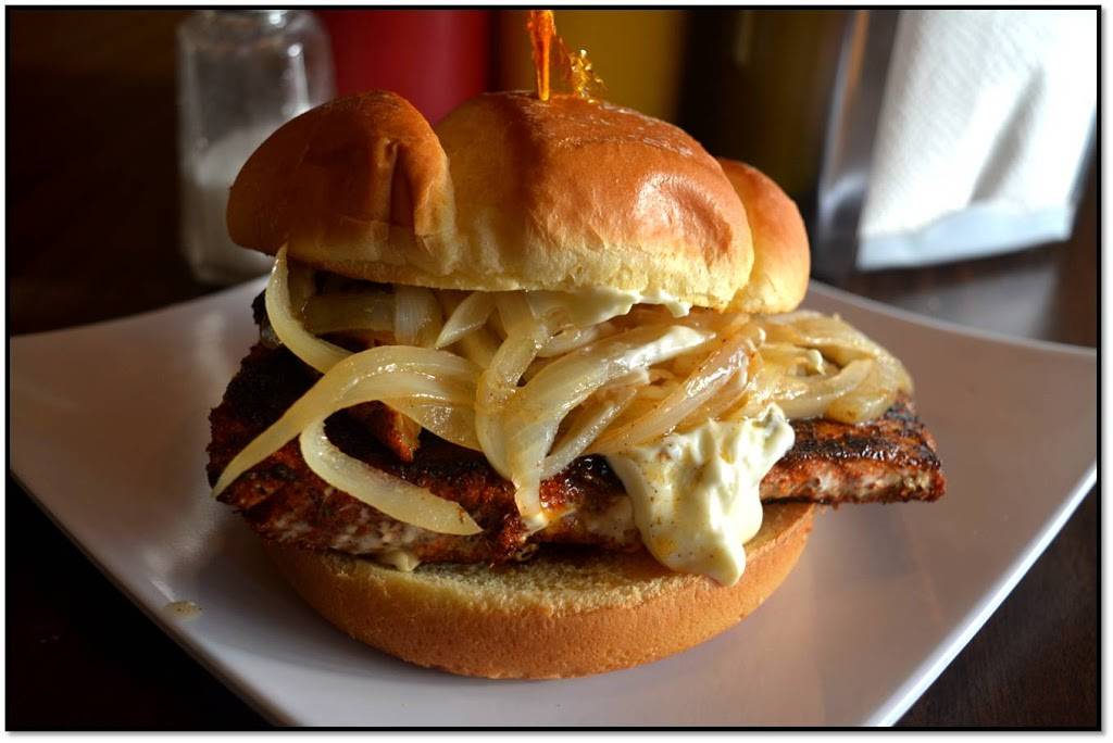 Mr Lus Seafood & Burgers | restaurant | 4752 The Ave, Seattle, WA 98105, USA | 2065250365 OR +1 206-525-0365