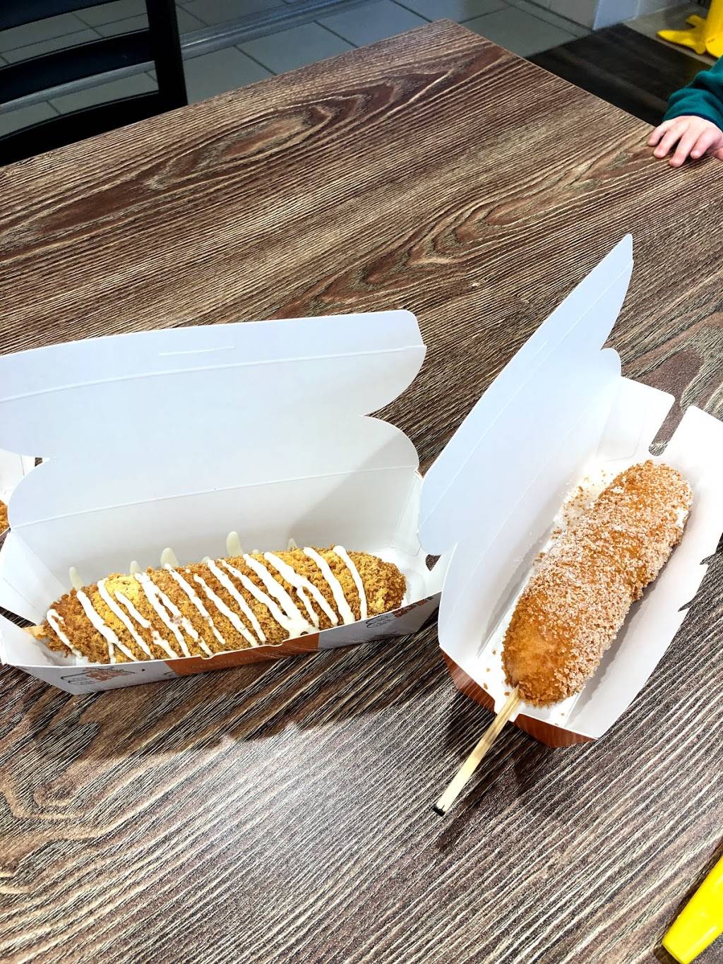 Two Hands Hotdog | restaurant | 2405 S Stemmons Fwy Ste 133, Lewisville, TX 75067, USA | 9729404766 OR +1 972-940-4766