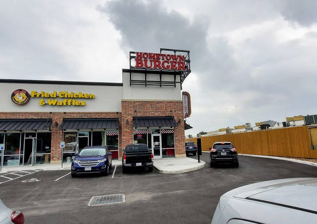 Hometown Burger | restaurant | 9390 Huebner Rd, San Antonio, TX 78240, USA | 2102578732 OR +1 210-257-8732
