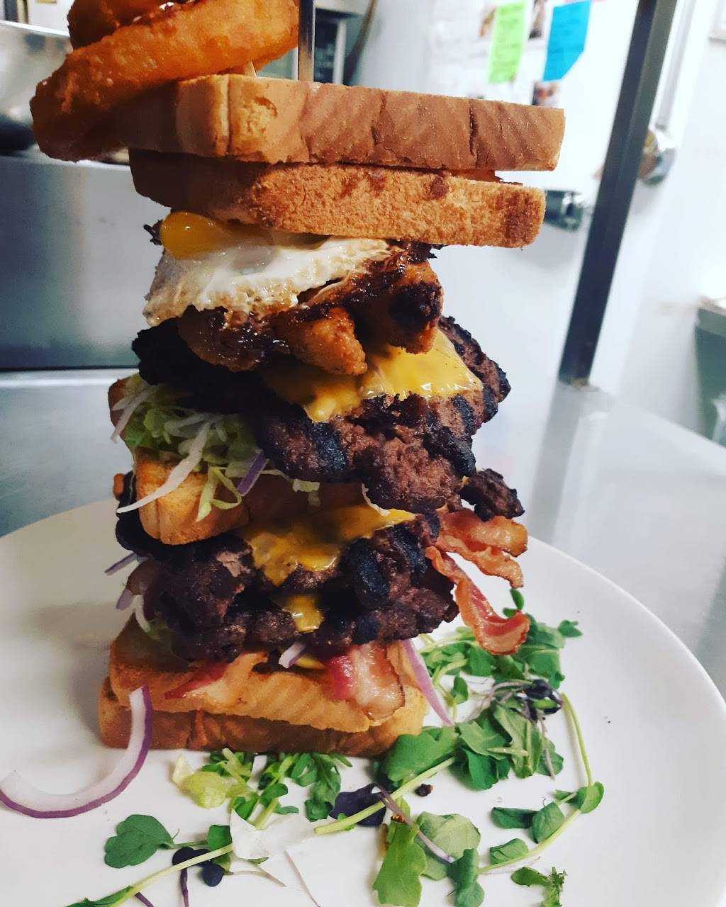 Iron Horse Bar & Grill | restaurant | 1 Church St, Cookstown, ON L0L 1L0, Canada | 7054582500 OR +1 705-458-2500