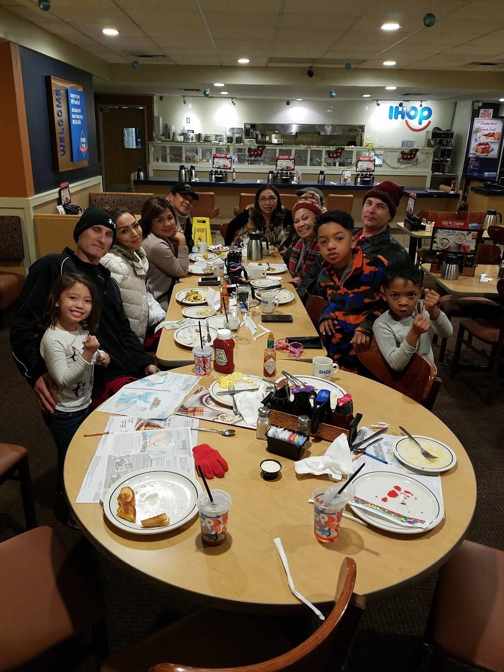 IHOP | bakery | 718 W Ventura St, Fillmore, CA 93015, USA | 8055241456 OR +1 805-524-1456