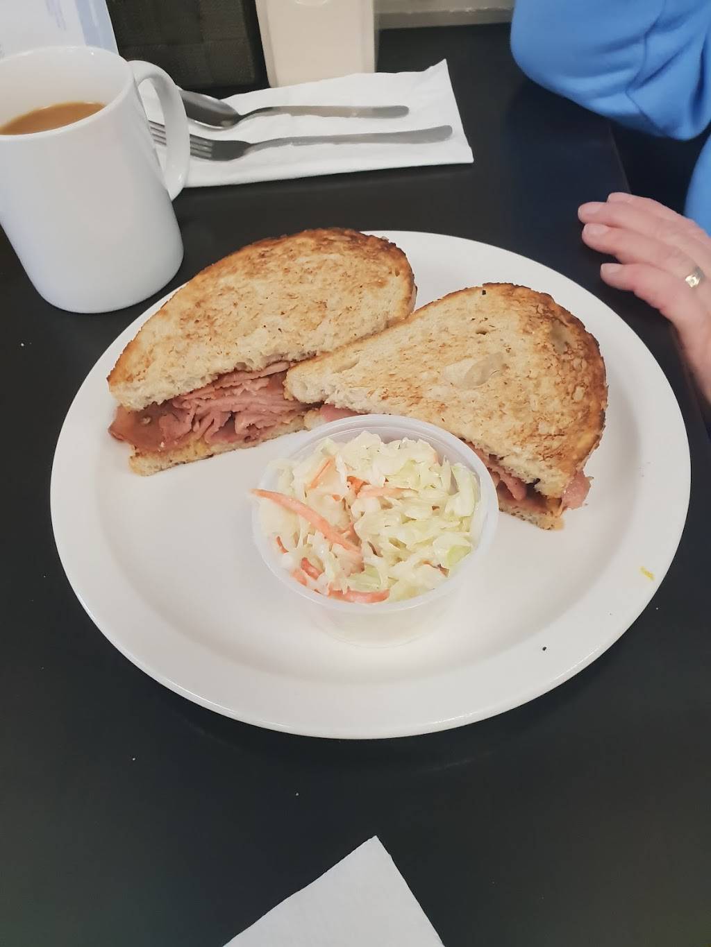 Corner Cafe Makin Bacon All Day | restaurant | 833 Chemong Rd, Peterborough, ON K9H 5Z5, Canada | 7057757005 OR +1 705-775-7005