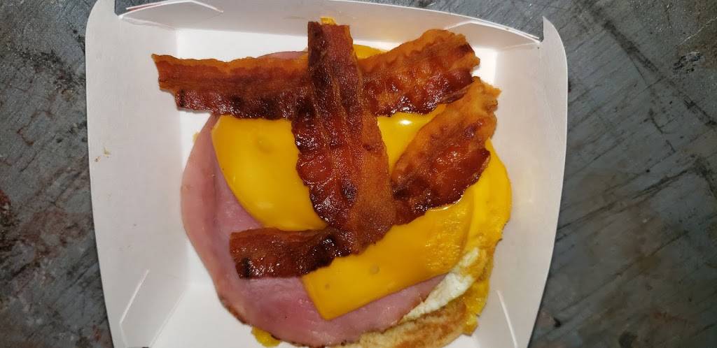 Jack in the Box | restaurant | 5850 Gulf Fwy, Houston, TX 77023, USA | 7139232188 OR +1 713-923-2188