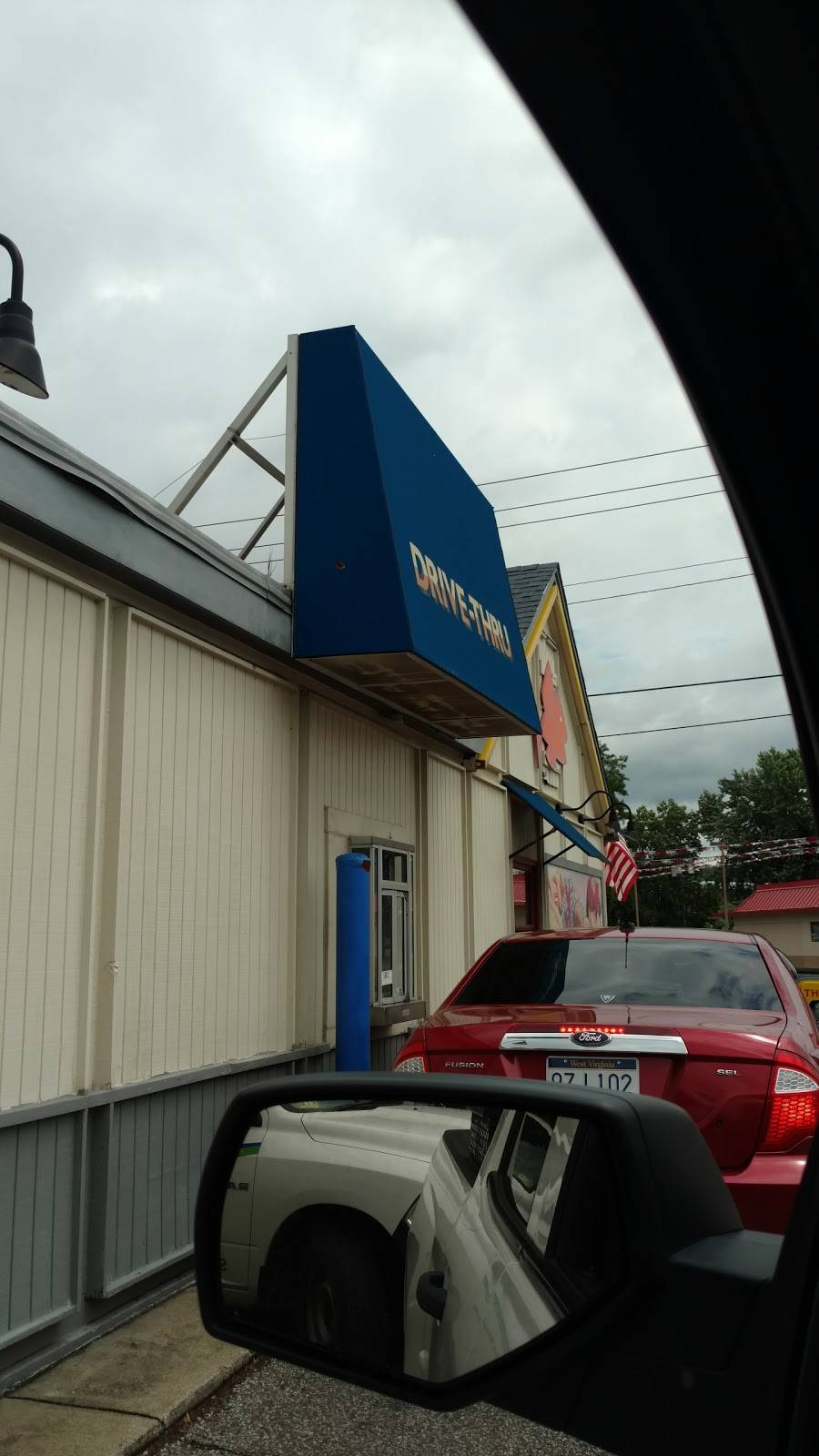 Long John Silvers | restaurant | 317 Pike St, Marietta, OH 45750, USA | 7403739251 OR +1 740-373-9251