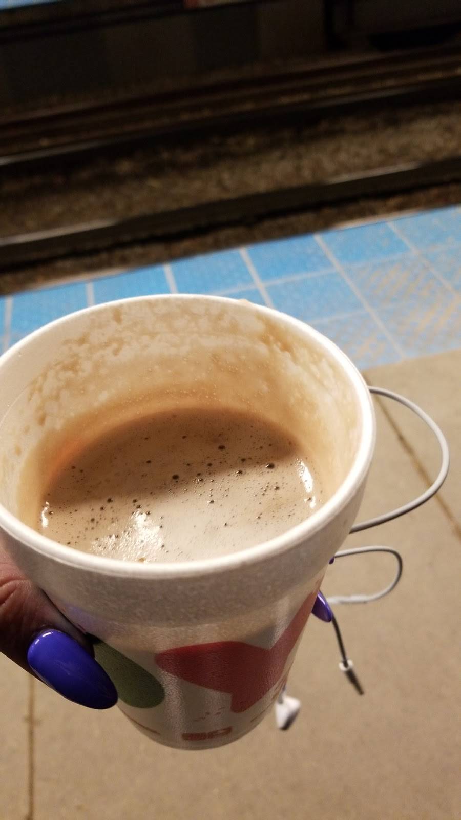 Dunkin Donuts | cafe | 1612 Benson Ave, Evanston, IL 60201, USA | 8473382008 OR +1 847-338-2008