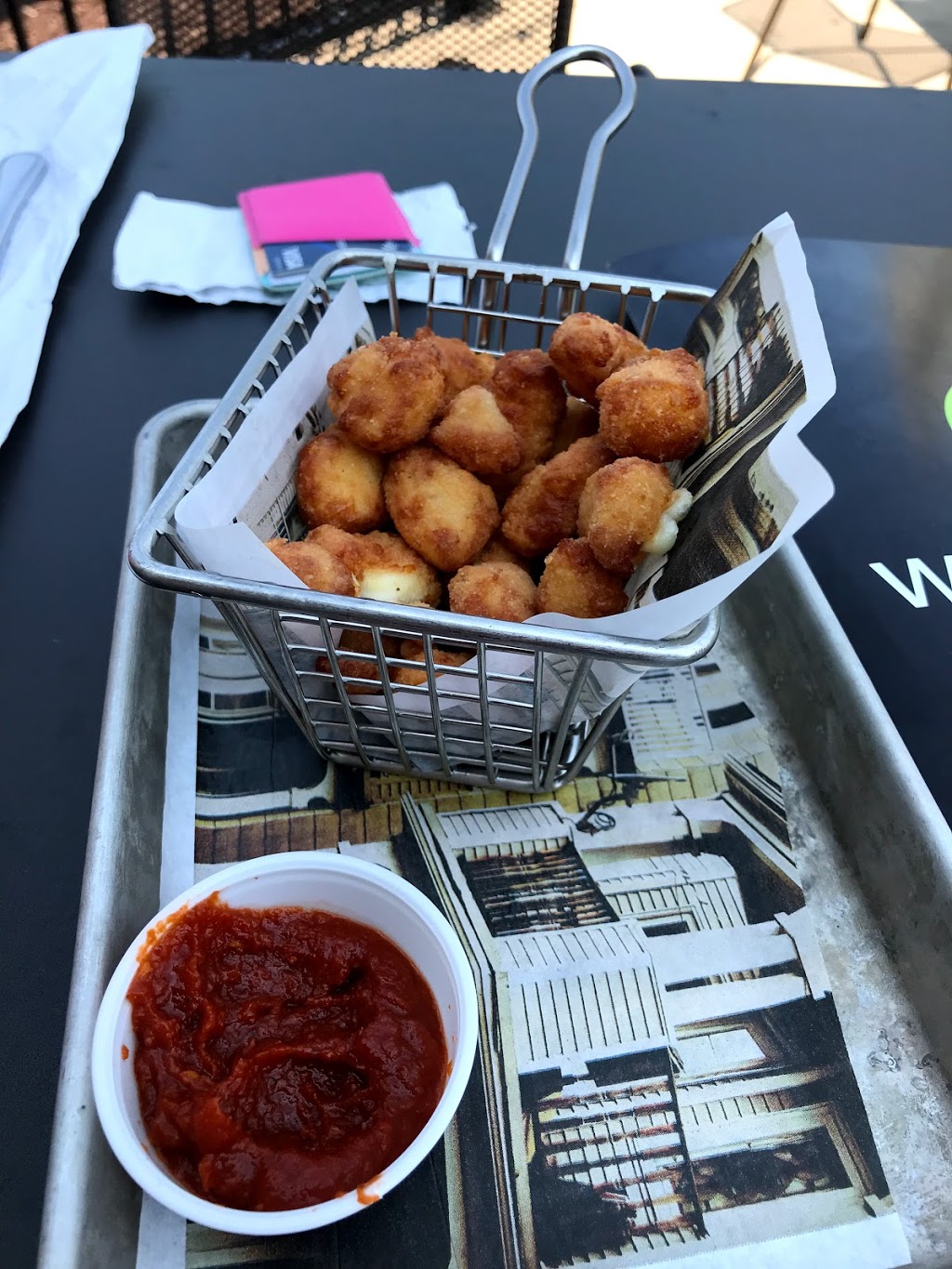 Wahlburgers @ Hy-Vee | restaurant | 8200 N 42nd Ave, New Hope, MN 55428, USA | 7635317472 OR +1 763-531-7472