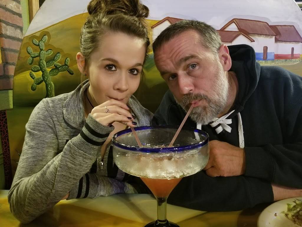 Cebollas | restaurant | 1037 Smaltz Way, Auburn, IN 46706, USA | 2609271182 OR +1 260-927-1182