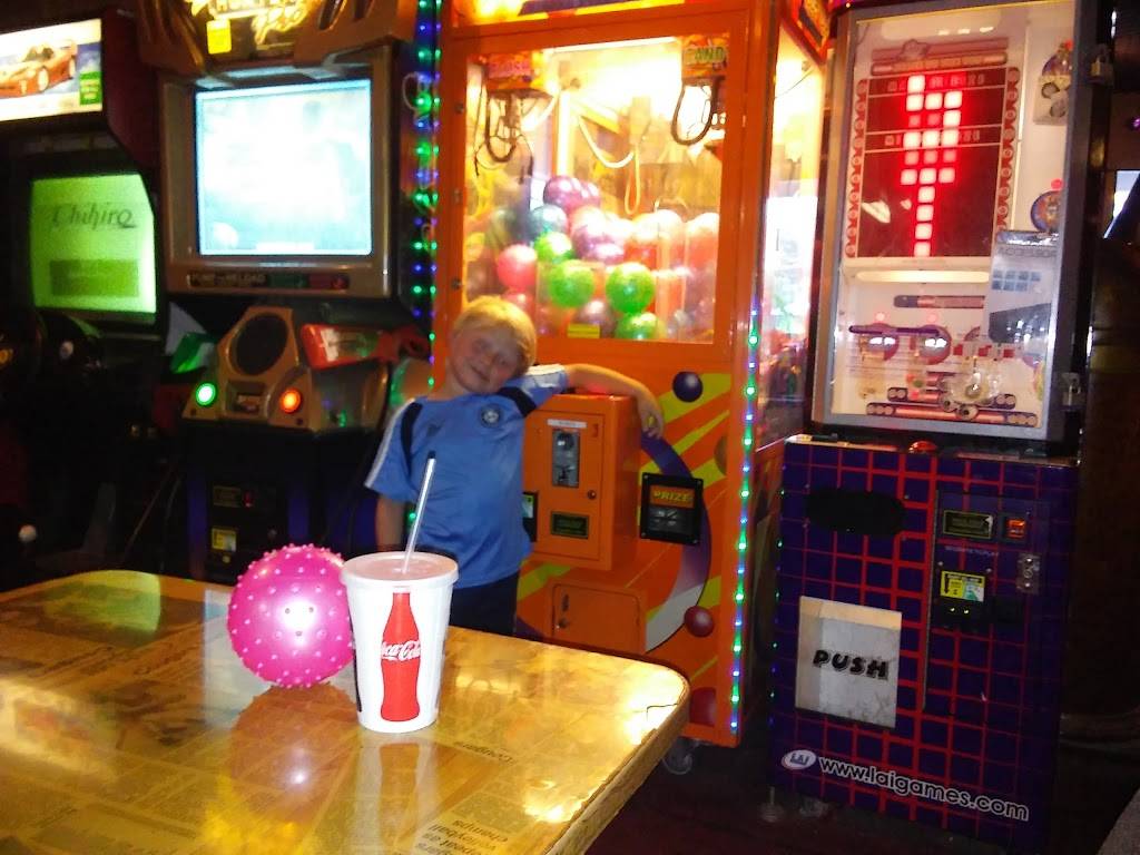 Treasure Cove Pizza | restaurant | 90 State Hwy 20, Upper Lake, CA 95485, USA | 7072752551 OR +1 707-275-2551