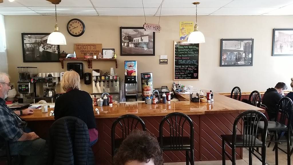 Knotts Family Diner and Ice Cream Parlor | restaurant | 6699 Center Rd, Valley City, OH 44280, USA | 3304832008 OR +1 330-483-2008