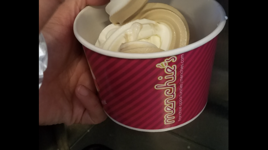 Menchies Frozen Yogurt | restaurant | 110 General Stilwell Dr Suite104, Marina, CA 93933, USA | 8313240236 OR +1 831-324-0236