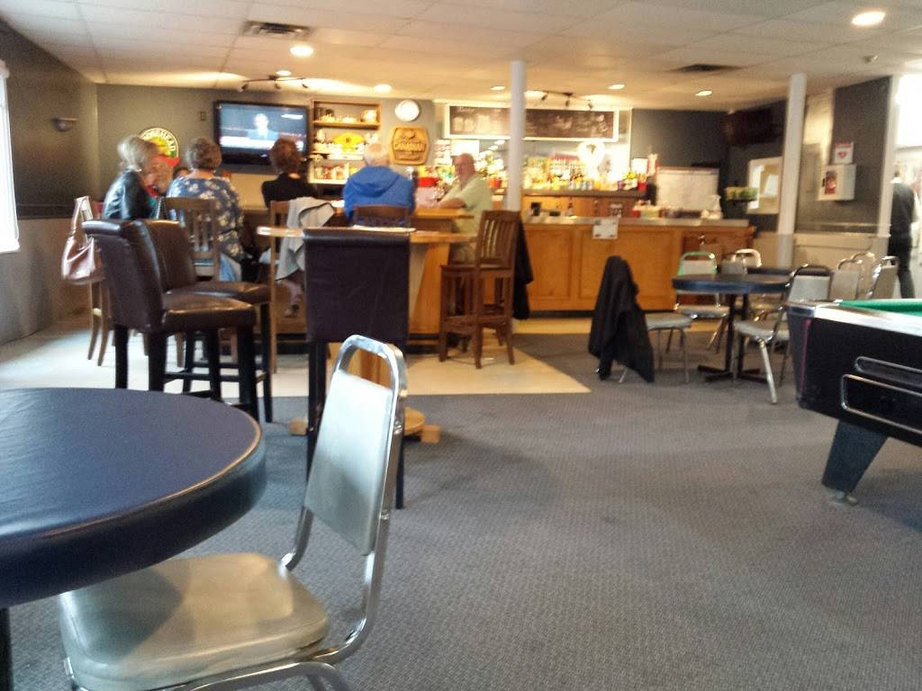 Matts Place - Legion 631 | restaurant | 4034 Bath Rd, Kingston, ON K7M 4Y4, Canada | 6133896605 OR +1 613-389-6605