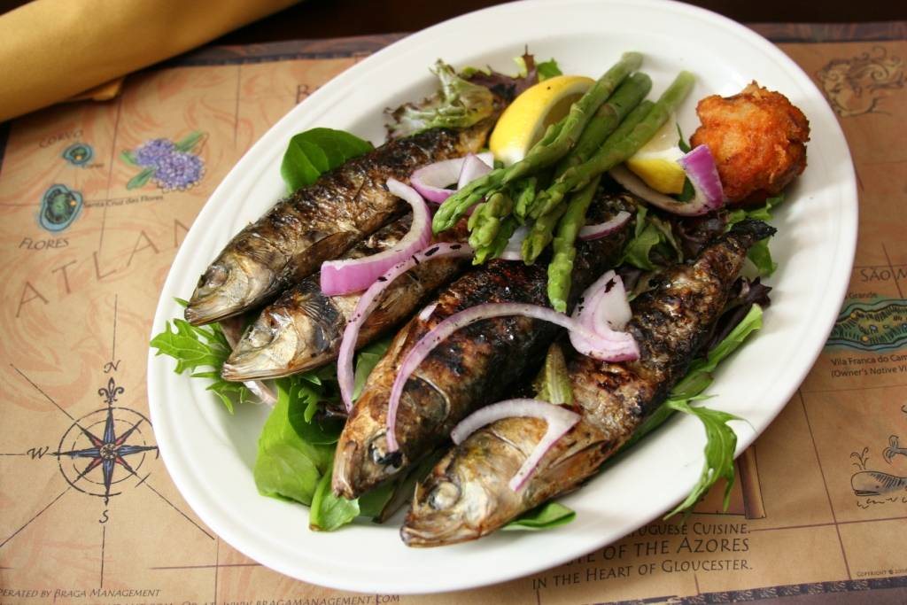 Azorean Restaurant & Bar | restaurant | 133 Washington St, Gloucester, MA 01930, USA | 9782835500 OR +1 978-283-5500