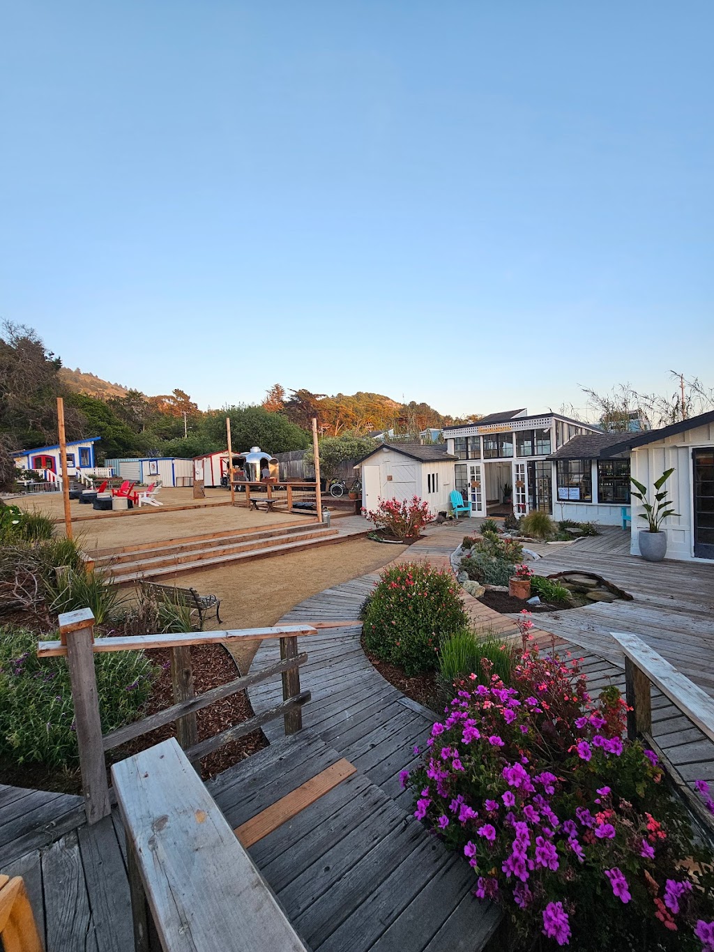 Bodega Stinson Beach | restaurant | 3425 CA-1, Stinson Beach, CA 94970, USA | 4152509616 OR +1 415-250-9616