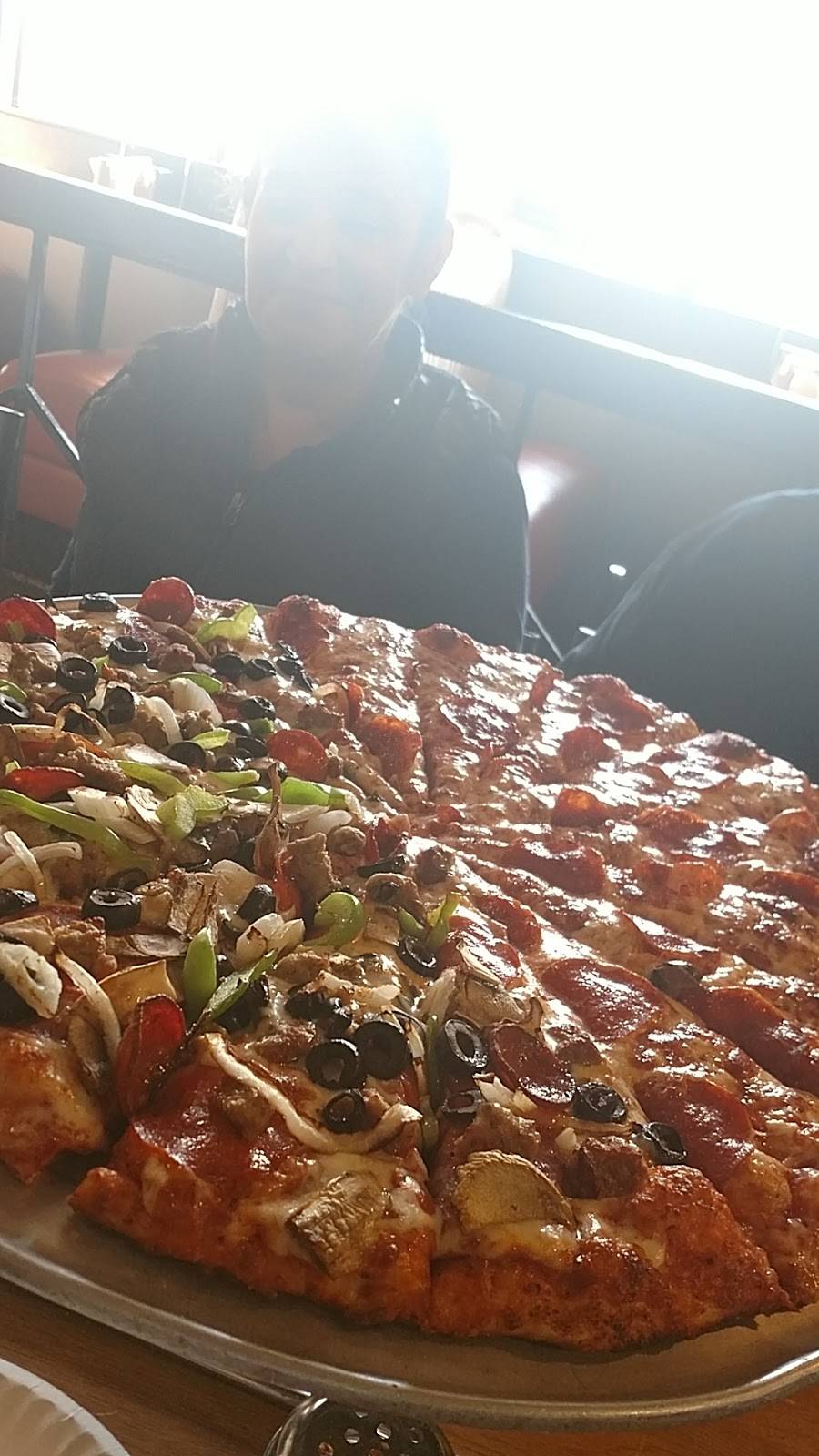 Round Table Pizza | meal delivery | 8035 San Miguel Canyon Rd, Prunedale, CA 93907, USA | 8316635500 OR +1 831-663-5500