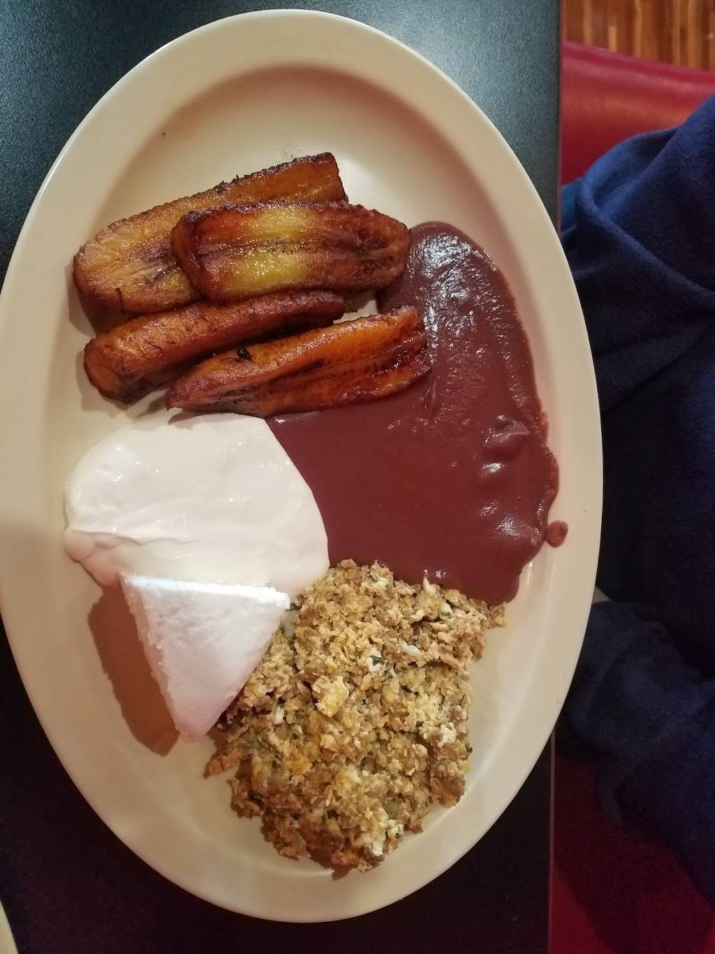 Pupusas | restaurant | Palmdale, CA 93550, USA | 6612730494 OR +1 661-273-0494