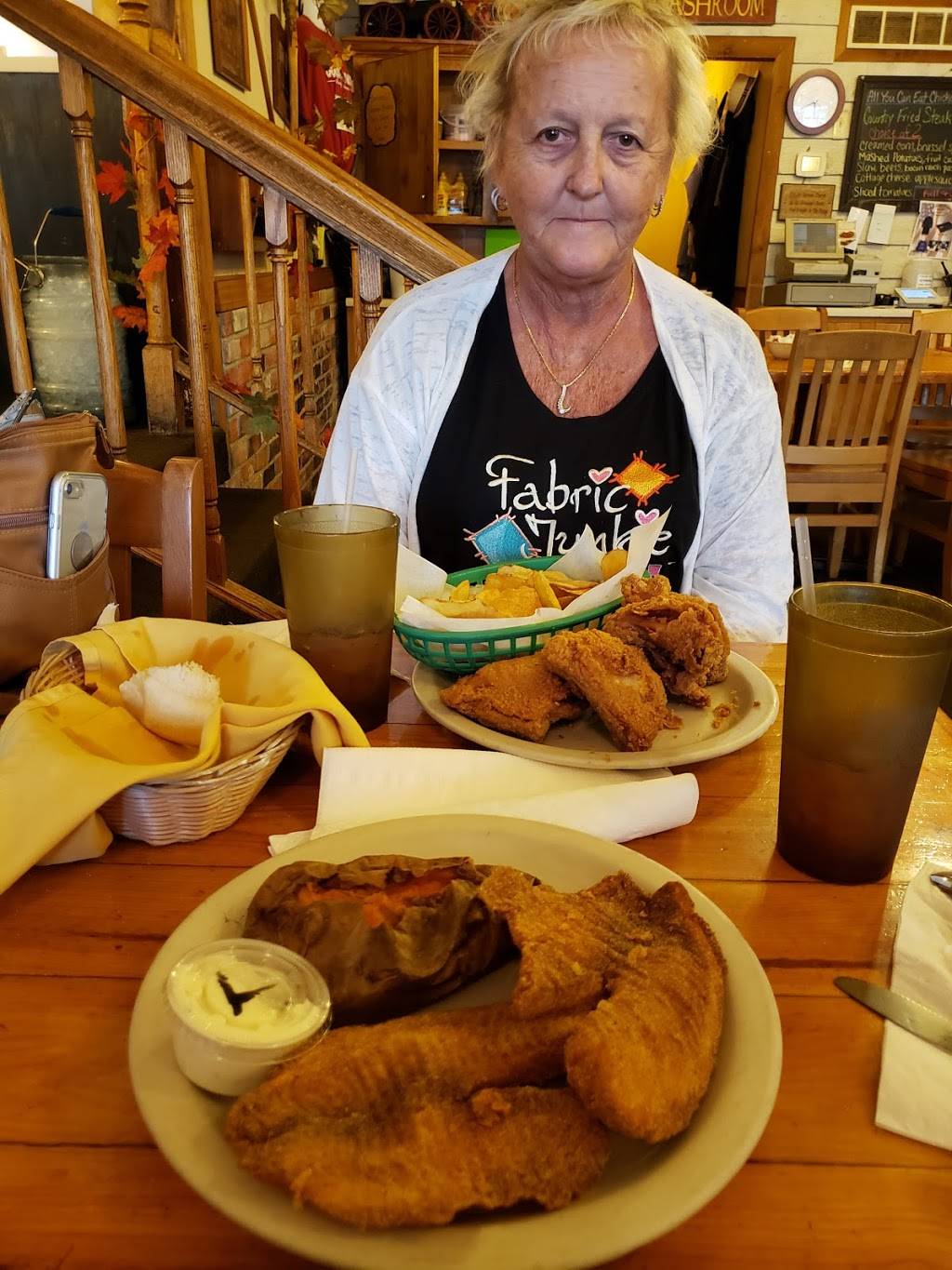 Good Ol Days | restaurant | 5 E Hanover St, New Baden, IL 62265, USA | 6185884582 OR +1 618-588-4582