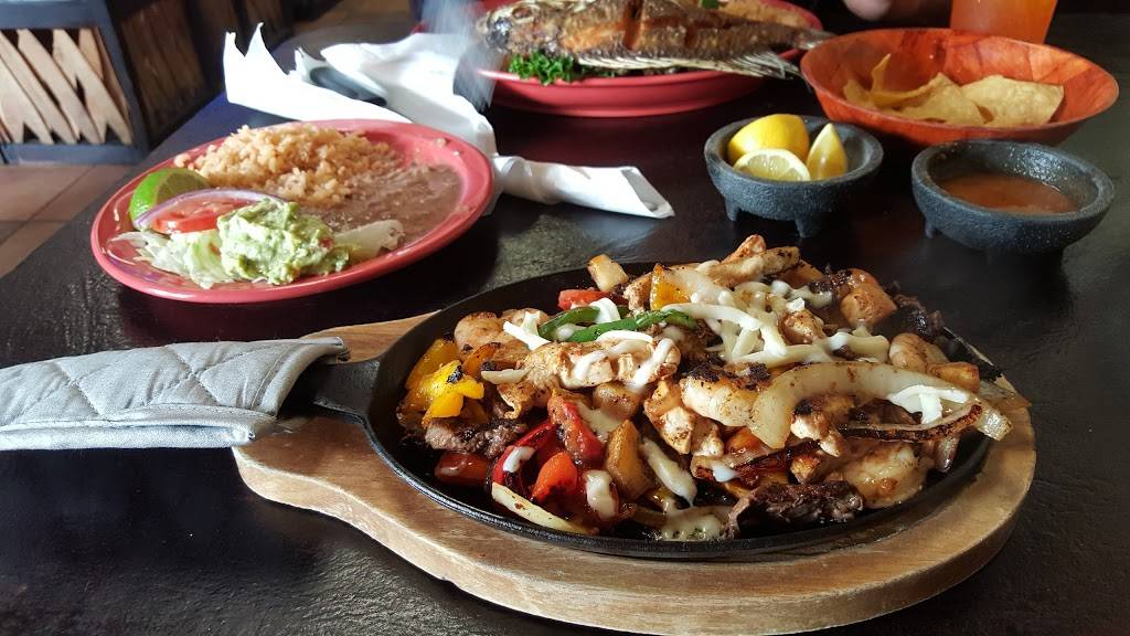 El Michoacano Restaurant | restaurant | 1296 San Juan Rd, Hollister, CA 95023, USA | 8316389425 OR +1 831-638-9425