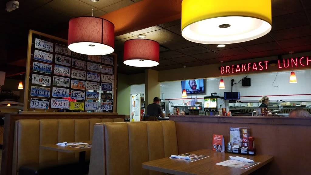 Dennys | restaurant | 611 Gateway Ave, Mauston, WI 53948, USA | 6088471688 OR +1 608-847-1688