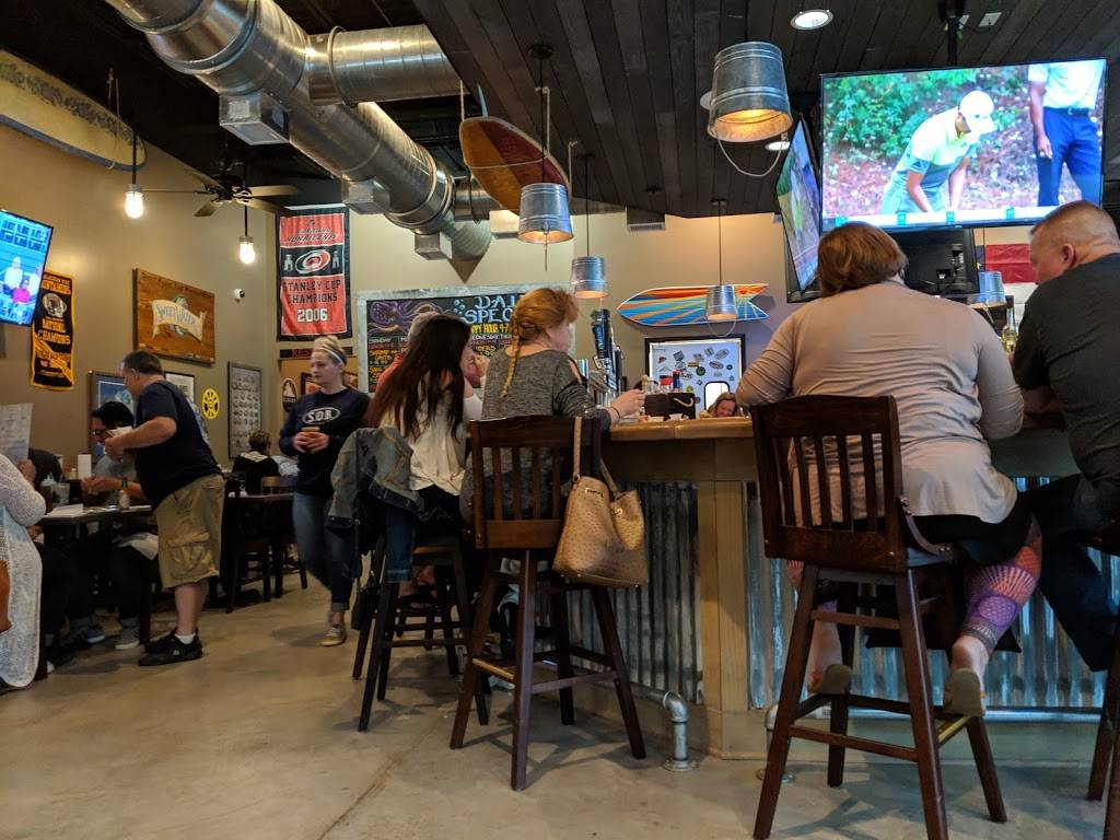 Shuckin Shack Oyster Bar | restaurant | 2340 Bale St #100, Raleigh, NC 27608, USA | 9193220324 OR +1 919-322-0324