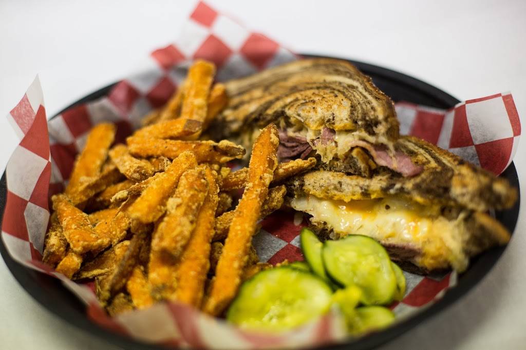 Platform Sports Bar | restaurant | 125A Pleasant St, Northampton, MA 01060, USA | 4133413161 OR +1 413-341-3161