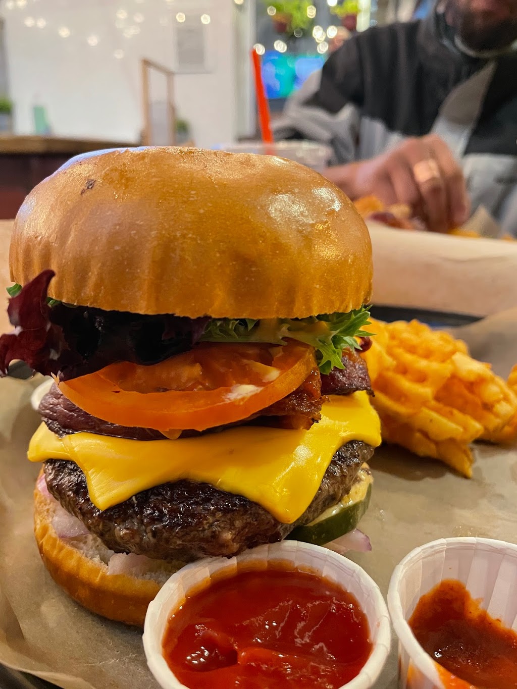 Gordo Burger | restaurant | 2301 S Howell Ave, Milwaukee, WI 53207, USA | 4148851118 OR +1 414-885-1118