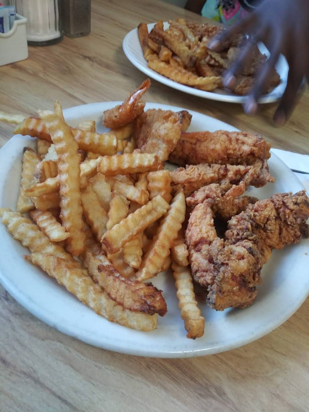 Barbies Place | restaurant | 935 Foresteria Dr, Lake Park, FL 33403, USA | 5618442035 OR +1 561-844-2035