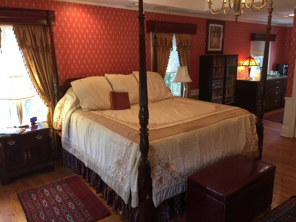 Melange Bed & Breakfast | restaurant | 1230 5th Ave W, Hendersonville, NC 28739, USA | 8286975253 OR +1 828-697-5253