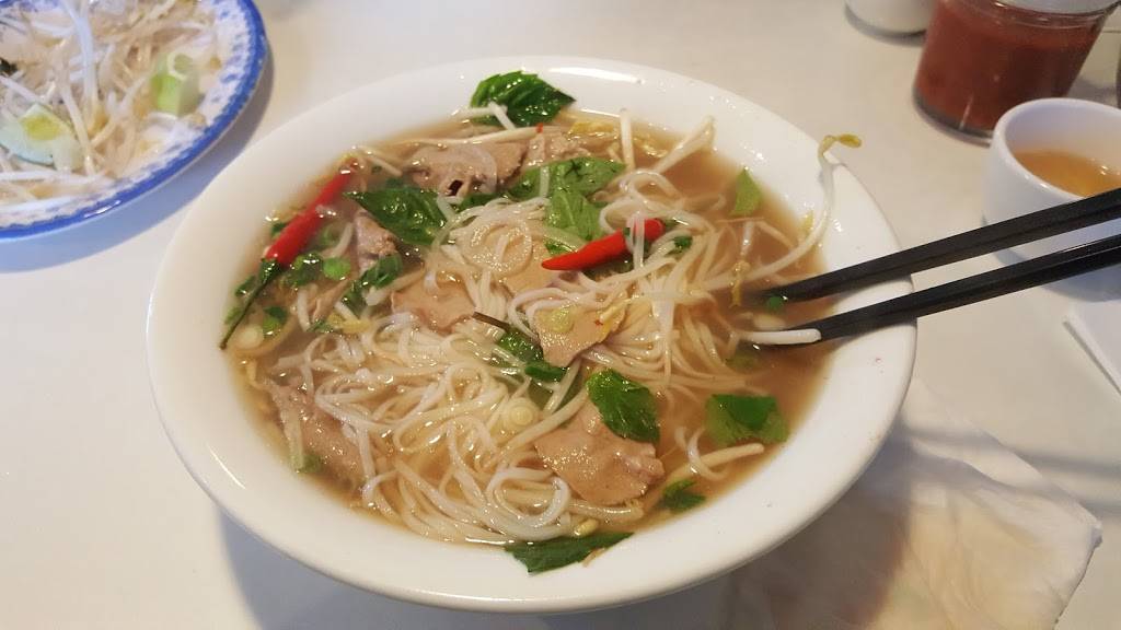 Royal Pho | restaurant | 1100 Golf Links Rd, Ancaster, ON L9K 1J8, Canada | 9056489900 OR +1 905-648-9900