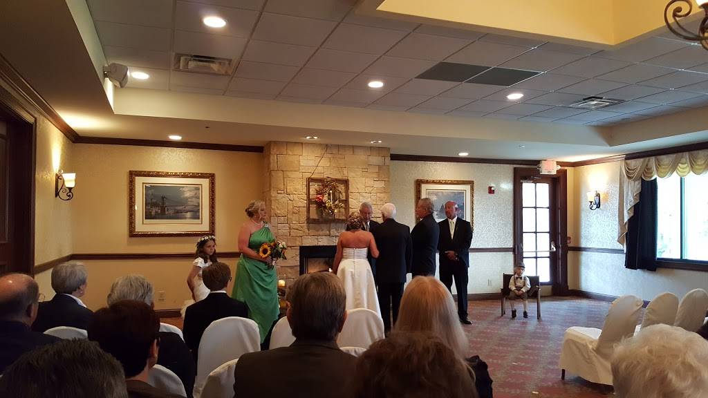 Dearborn Country Club | restaurant | 170 Country Club Rd, Aurora, IN 47001, USA | 8129261747 OR +1 812-926-1747