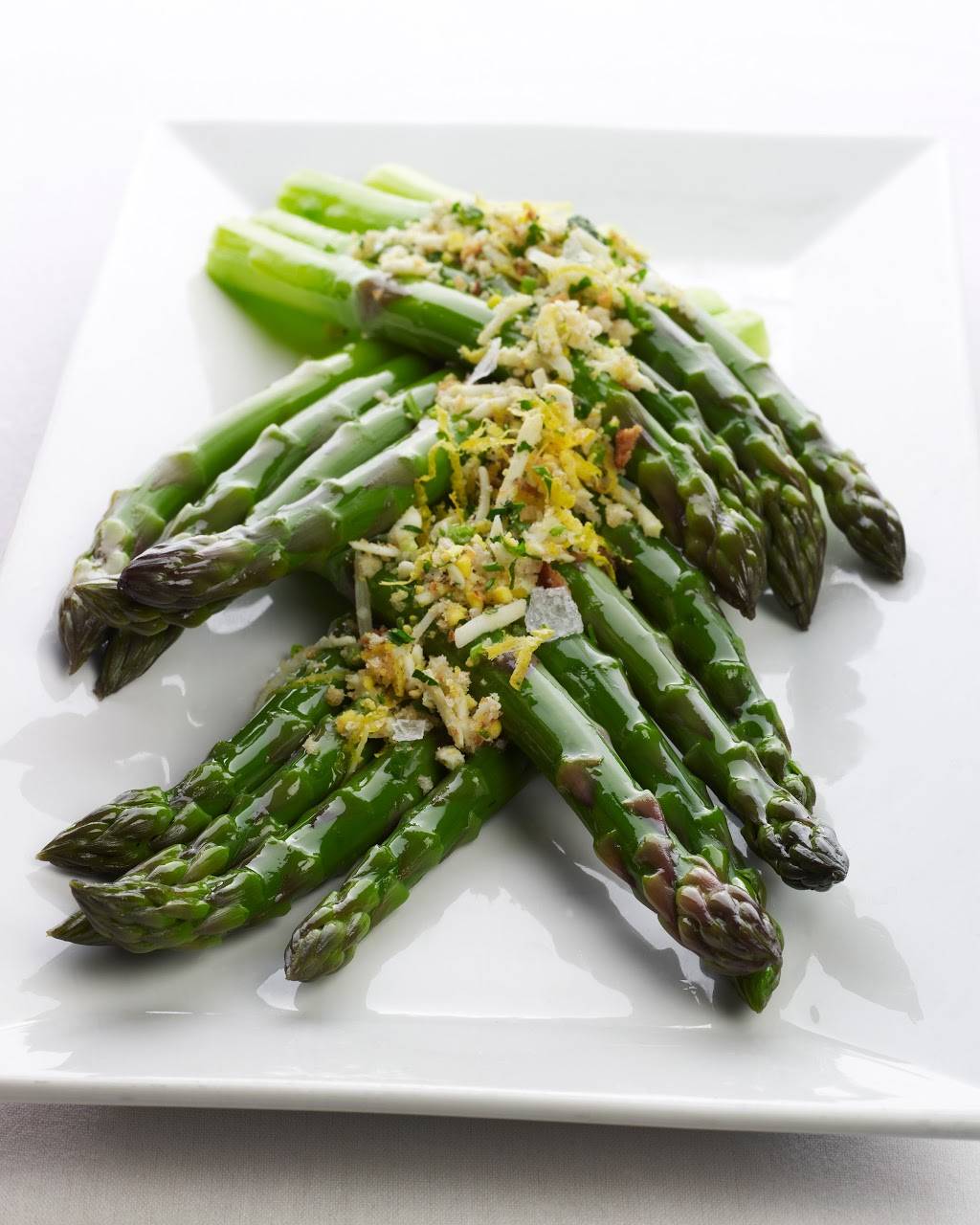 Clydes Tower Oaks Lodge | restaurant | 2 Preserve Pkwy, Rockville, MD 20852, USA | 3012940200 OR +1 301-294-0200