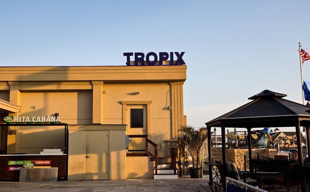 Tropix on the Mile | restaurant | 395 Woodcleft Ave, Freeport, NY 11520, USA | 5166238767 OR +1 516-623-8767