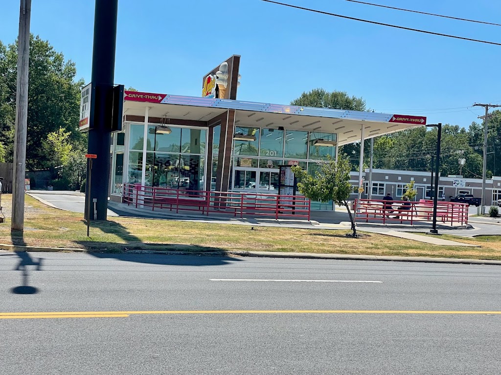 Andy’s Frozen Custard | restaurant | 201 E Oak St, Conway, AR 72032, USA | 5015046071 OR +1 501-504-6071