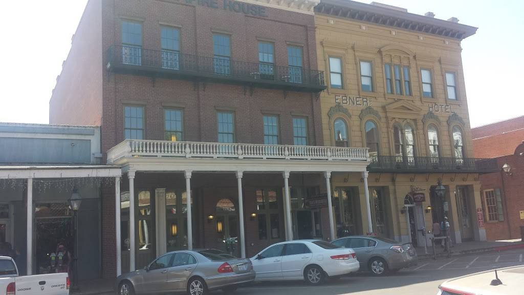 Round Table Pizza | meal delivery | 127 K St, Sacramento, CA 95814, USA | 9164437461 OR +1 916-443-7461