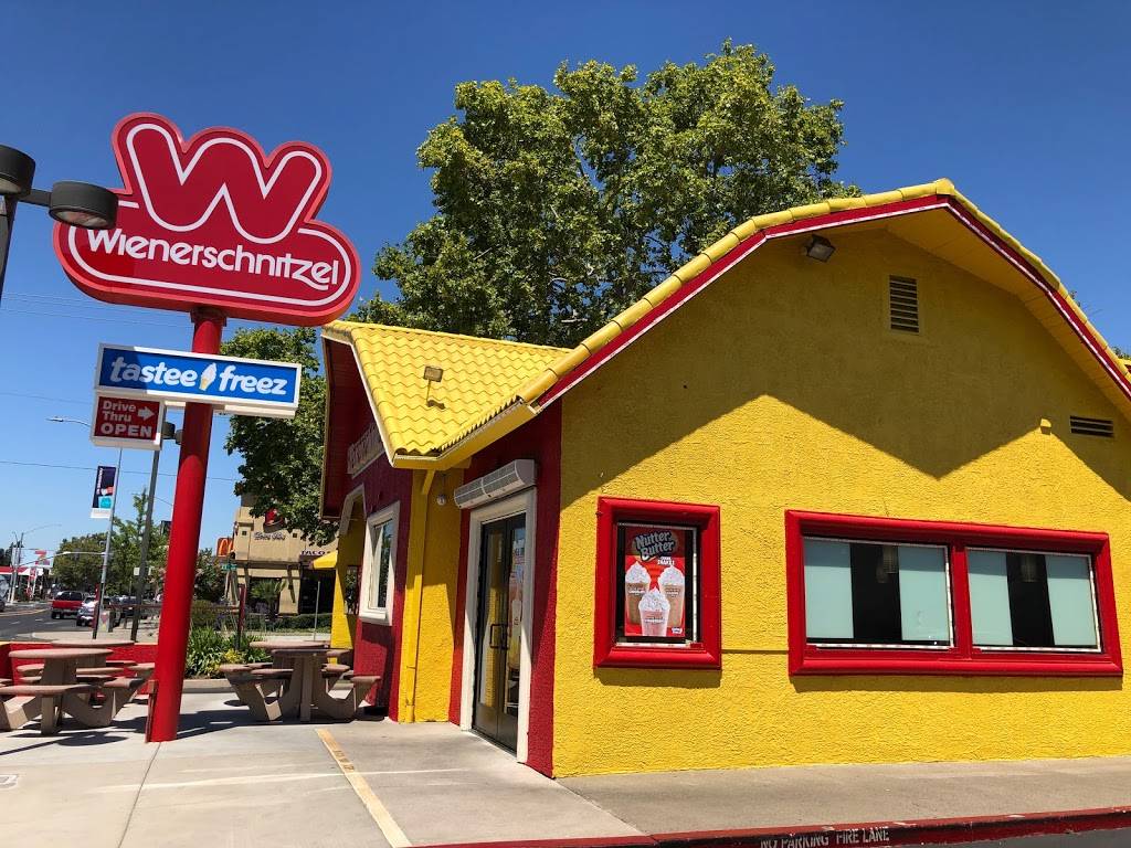 Wienerschnitzel | restaurant | 2501 Broadway, Sacramento, CA 95818, USA | 9164579925 OR +1 916-457-9925