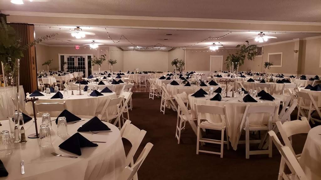 Three Guys & A Grill | restaurant | W7039 County Rd S R, Elkhart Lake, WI 53020, USA | 9208762535 OR +1 920-876-2535