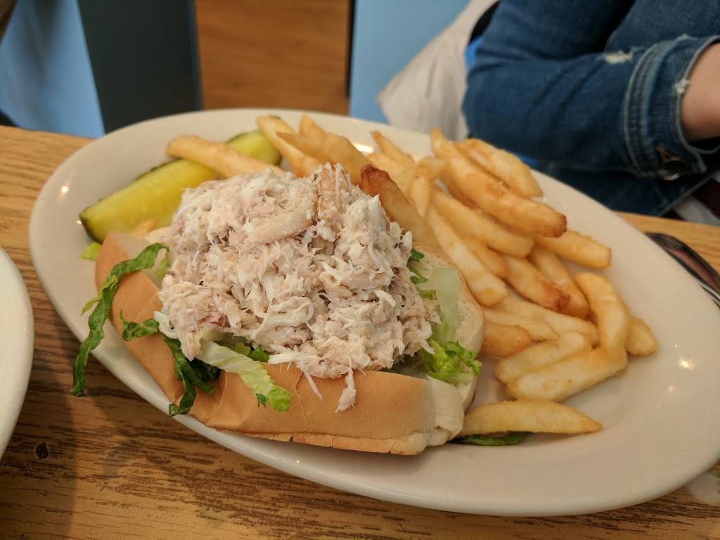 Blue Lobster Grille | restaurant | 15 Dock Square, Rockport, MA 01966, USA | 9785469990 OR +1 978-546-9990