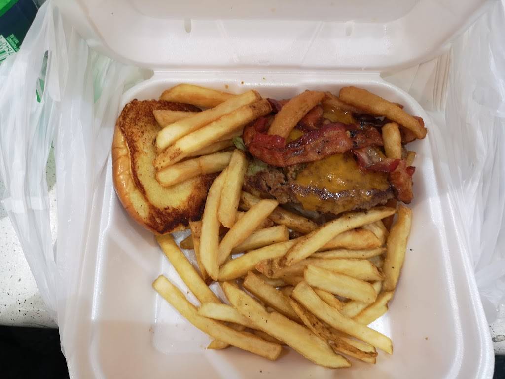 Chilis Grill & Bar | restaurant | 1000 Turnage Blvd, Terminal C, Gate 9 Suite 124, West Palm Beach, FL 33406, USA | 5616830834 OR +1 561-683-0834