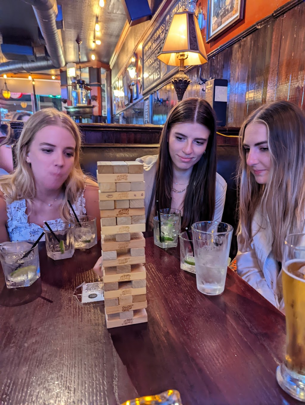 Vaughans Pub | restaurant | 2917 N Sheffield Ave, Chicago, IL 60657, USA | 7732818188 OR +1 773-281-8188