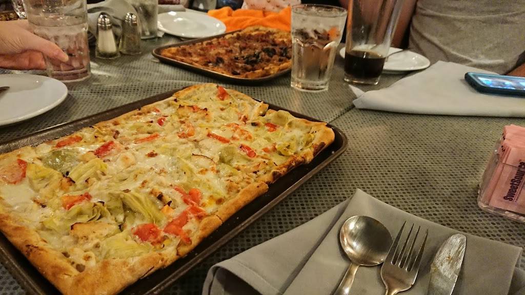 La Casa Pizzaria | restaurant | 4432 Leavenworth St, Omaha, NE 68105, USA | 4025566464 OR +1 402-556-6464