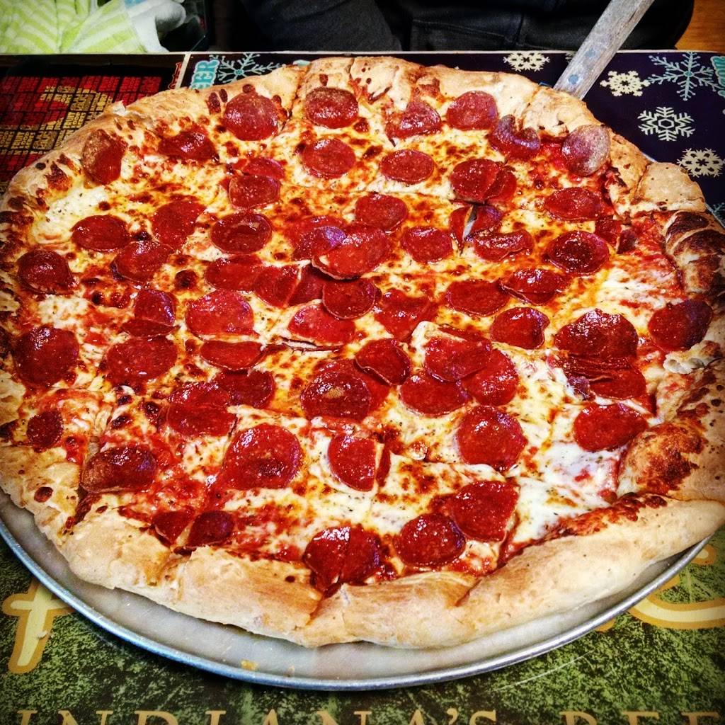 Charlestown Pizza Company | restaurant | 850 Main St, Charlestown, IN 47111, USA | 8122562699 OR +1 812-256-2699