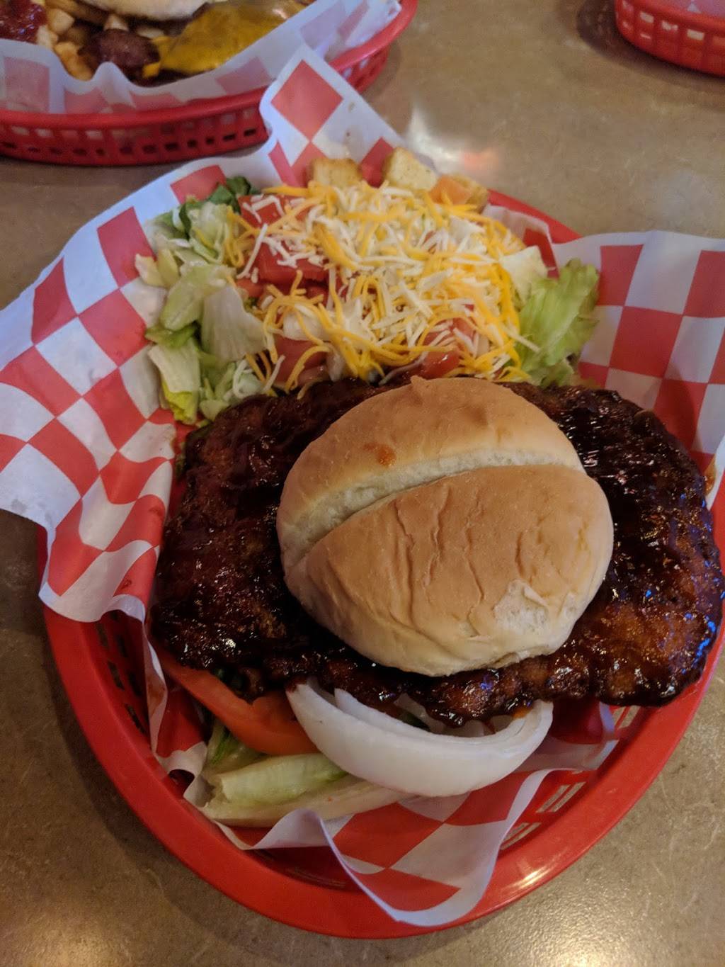 Carl & Ernies Pub | restaurant | 161 IA-1, Iowa City, IA 52246, USA | 3193374422 OR +1 319-337-4422