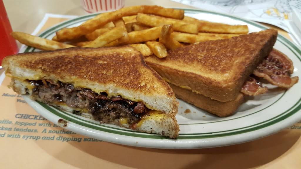 Newport Creamery | restaurant | 701 Fall River Ave, Seekonk, MA 02771, USA | 5083364519 OR +1 508-336-4519