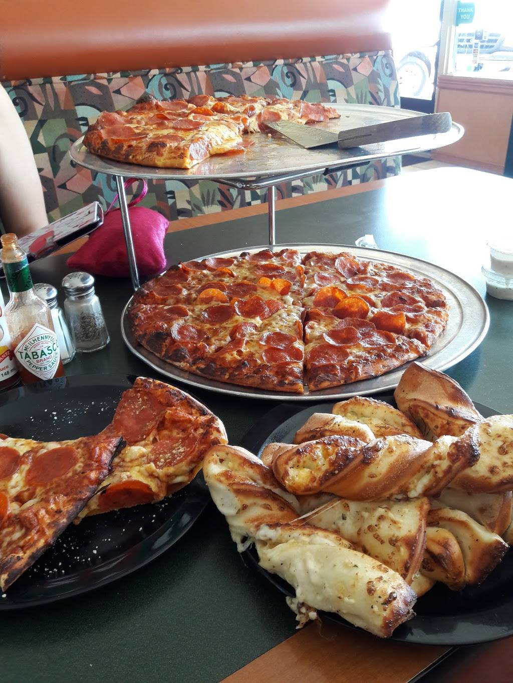 Round Table Pizza | meal delivery | 407 W Foothill Blvd, Glendora, CA 91741, USA | 6269635997 OR +1 626-963-5997