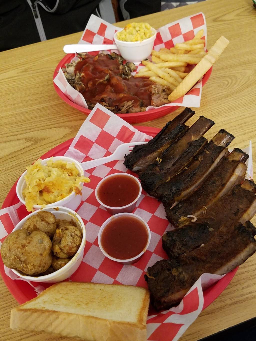 Rips Family BBQ | restaurant | 302 W 5th St, Connersville, IN 47331, USA | 7652221103 OR +1 765-222-1103