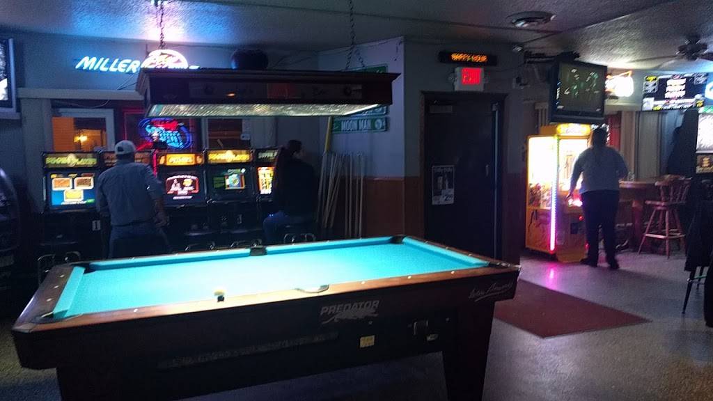 Vans Bar | restaurant | 426 N 9th St, Manitowoc, WI 54220, USA | 9206843007 OR +1 920-684-3007