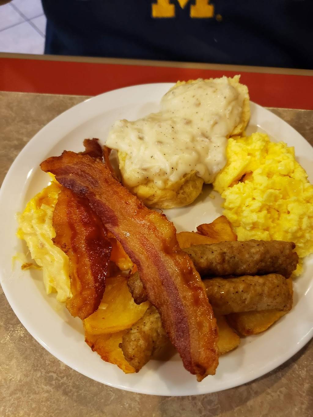 J & J Eaton Place | restaurant | 218 S Cochran Ave, Charlotte, MI 48813, USA | 5175436630 OR +1 517-543-6630